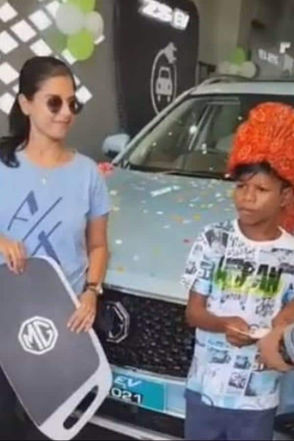 bachpan ka pyaar trendy boy felicitated with an mg car worth rs 23 lakhs is this a new marketing strategy - Image 2